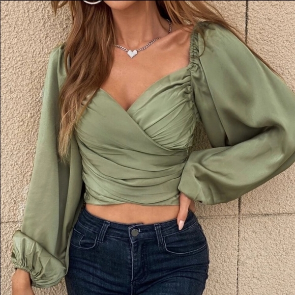Gorgeous ๐ Crop Top! ๐ - Picture 3 of 6